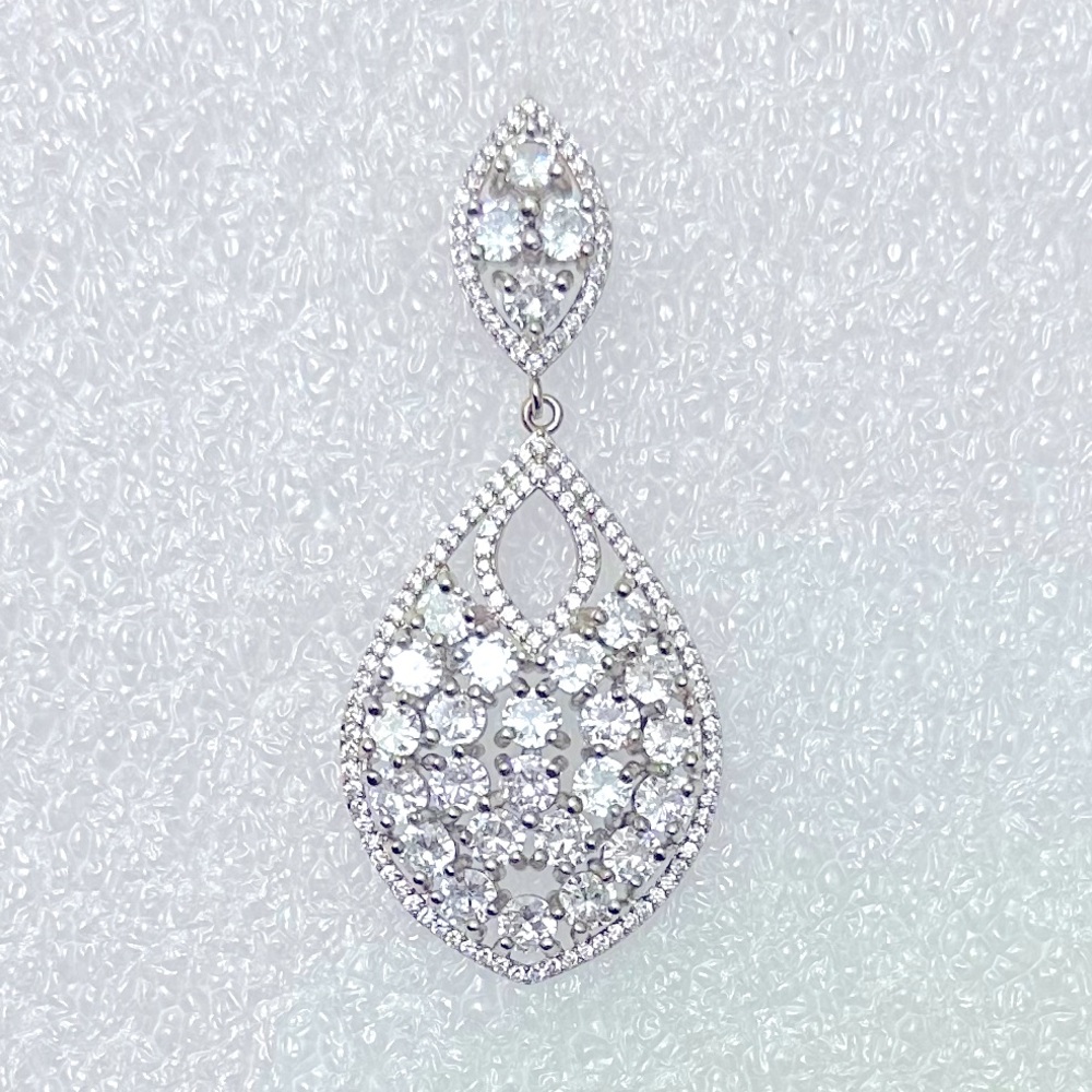 Elegant Silver Teardrop Necklace